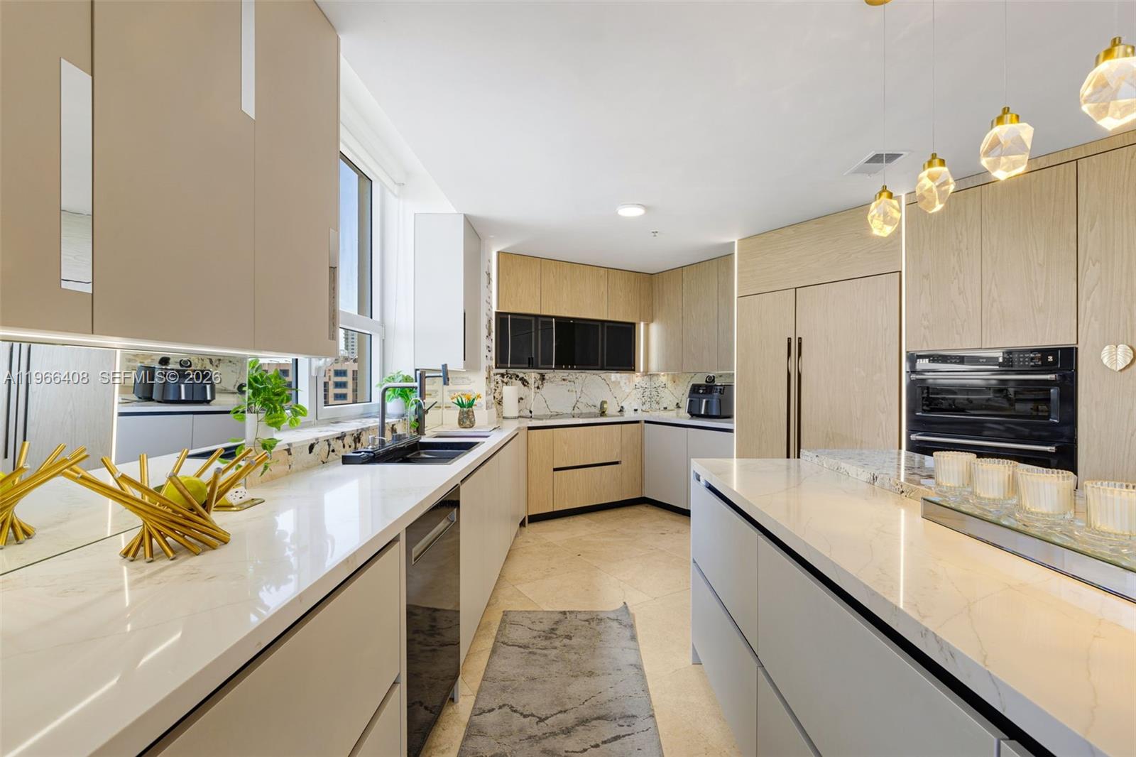 848 Brickell Key Dr #1601 Miami, FL 33131