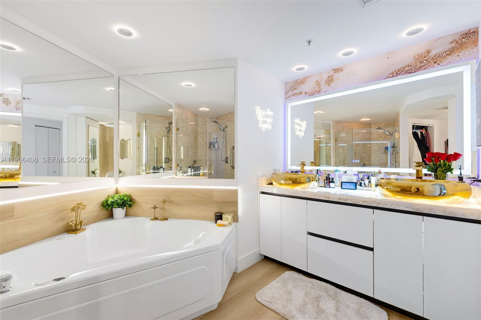 848 Brickell Key Dr #1601 Miami, FL 33131