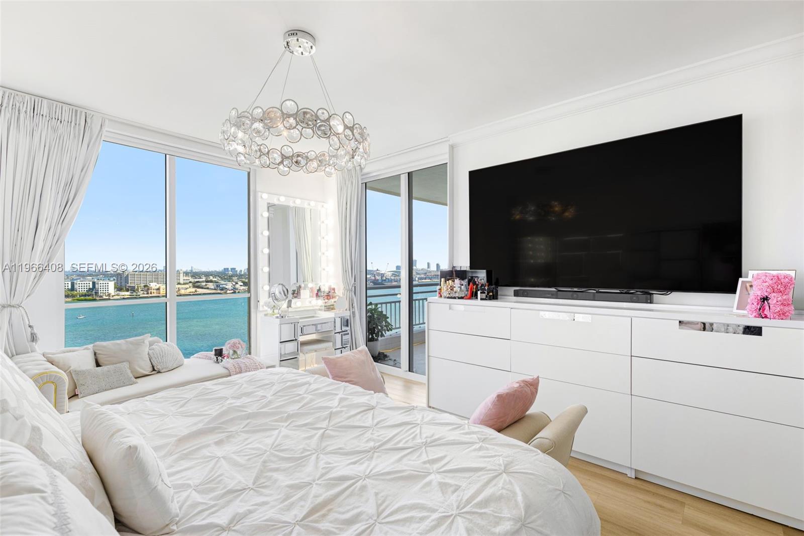 848 Brickell Key Dr #1601 Miami, FL 33131