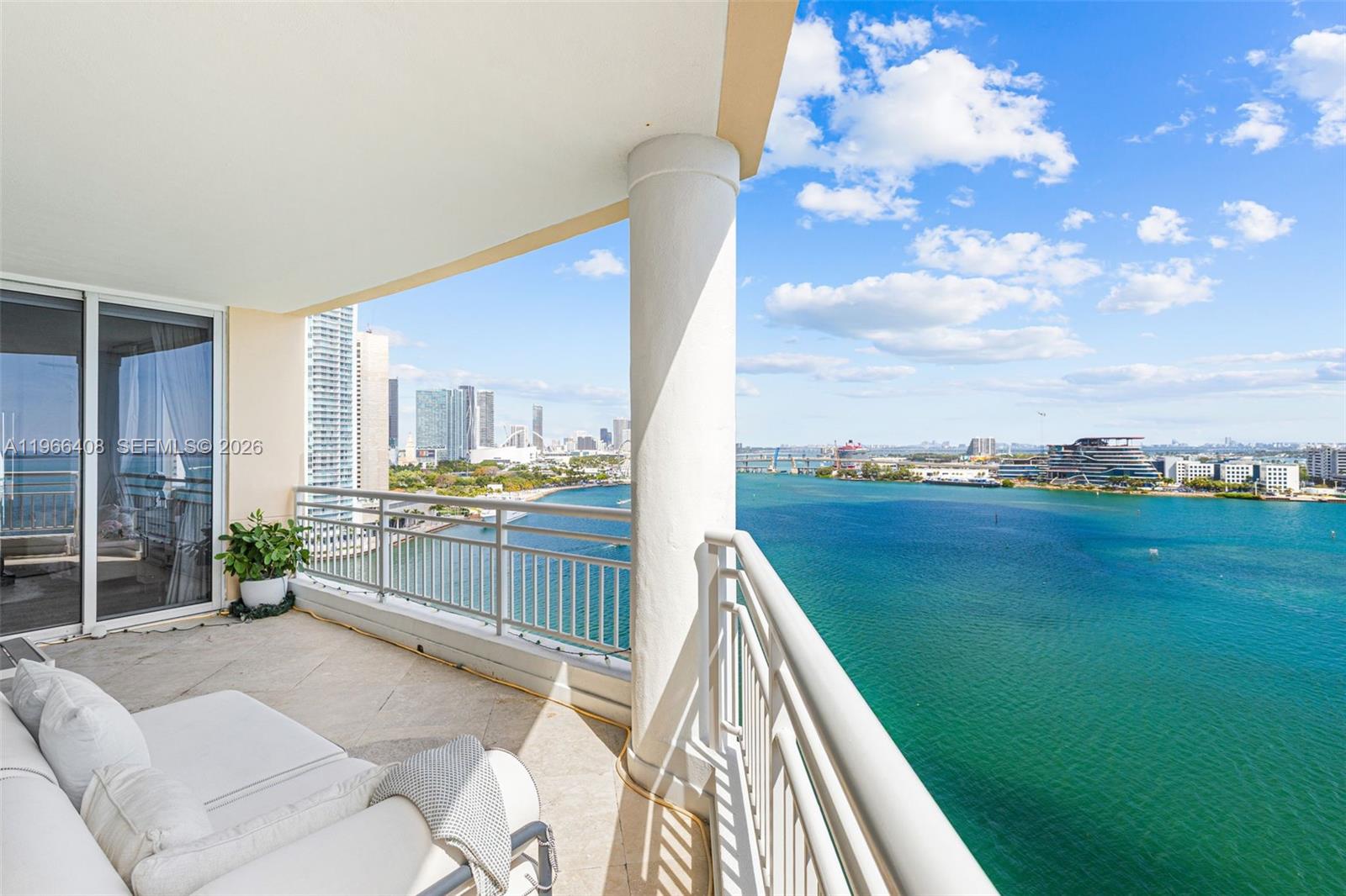 848 Brickell Key Dr #1601 Miami, FL 33131