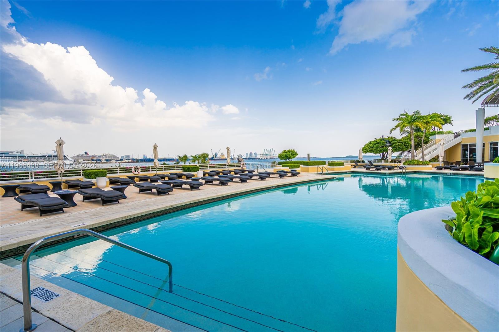 848 Brickell Key Dr #1601 Miami, FL 33131