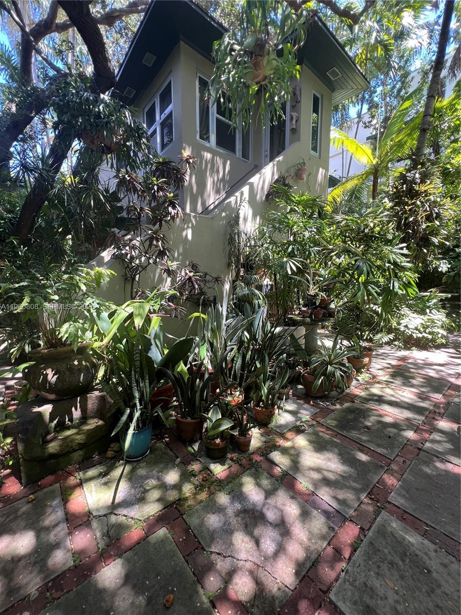 814 Michigan Ave #814