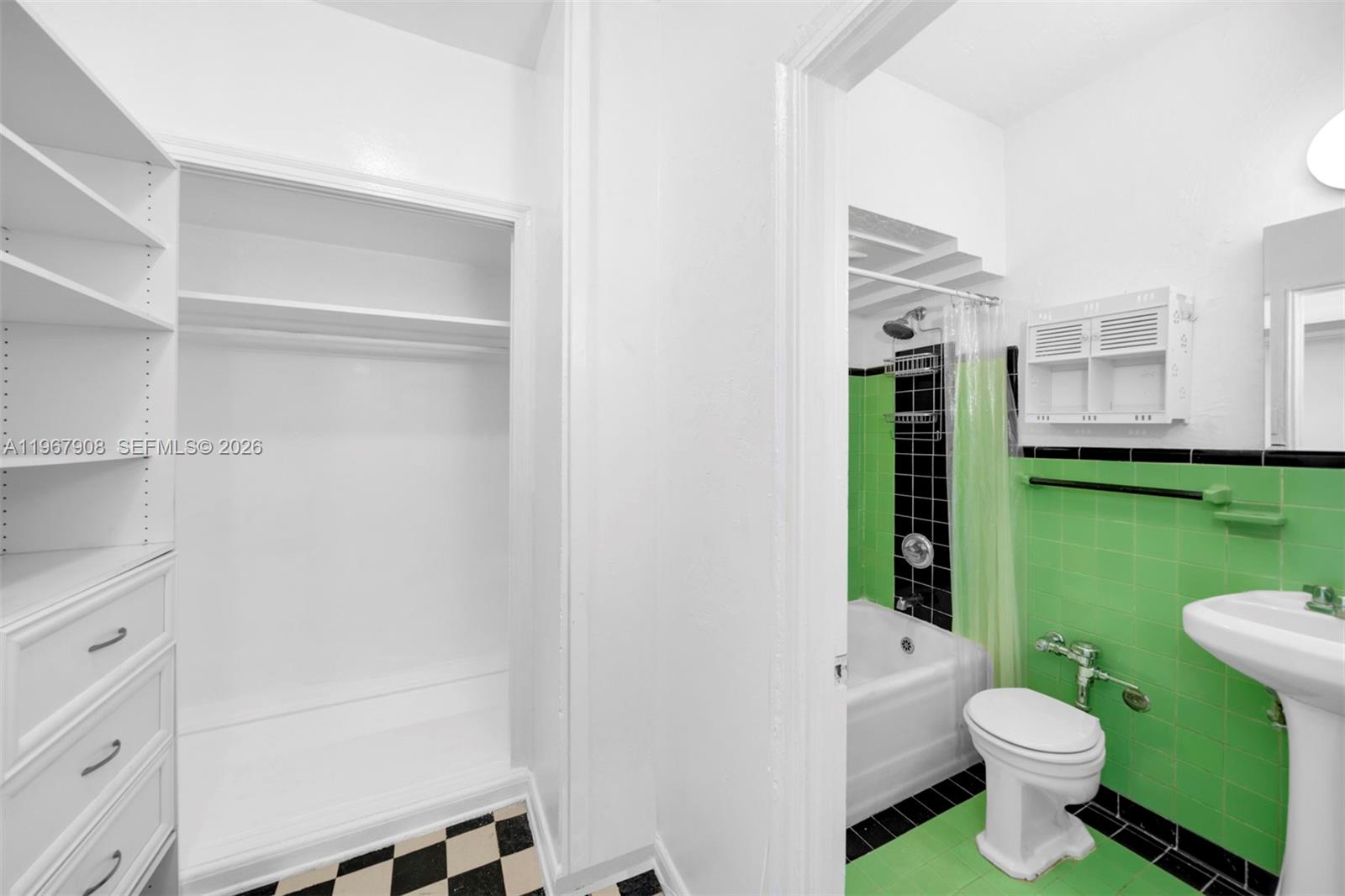 2421 Lake Pancoast Dr #2C Miami Beach, FL 33140