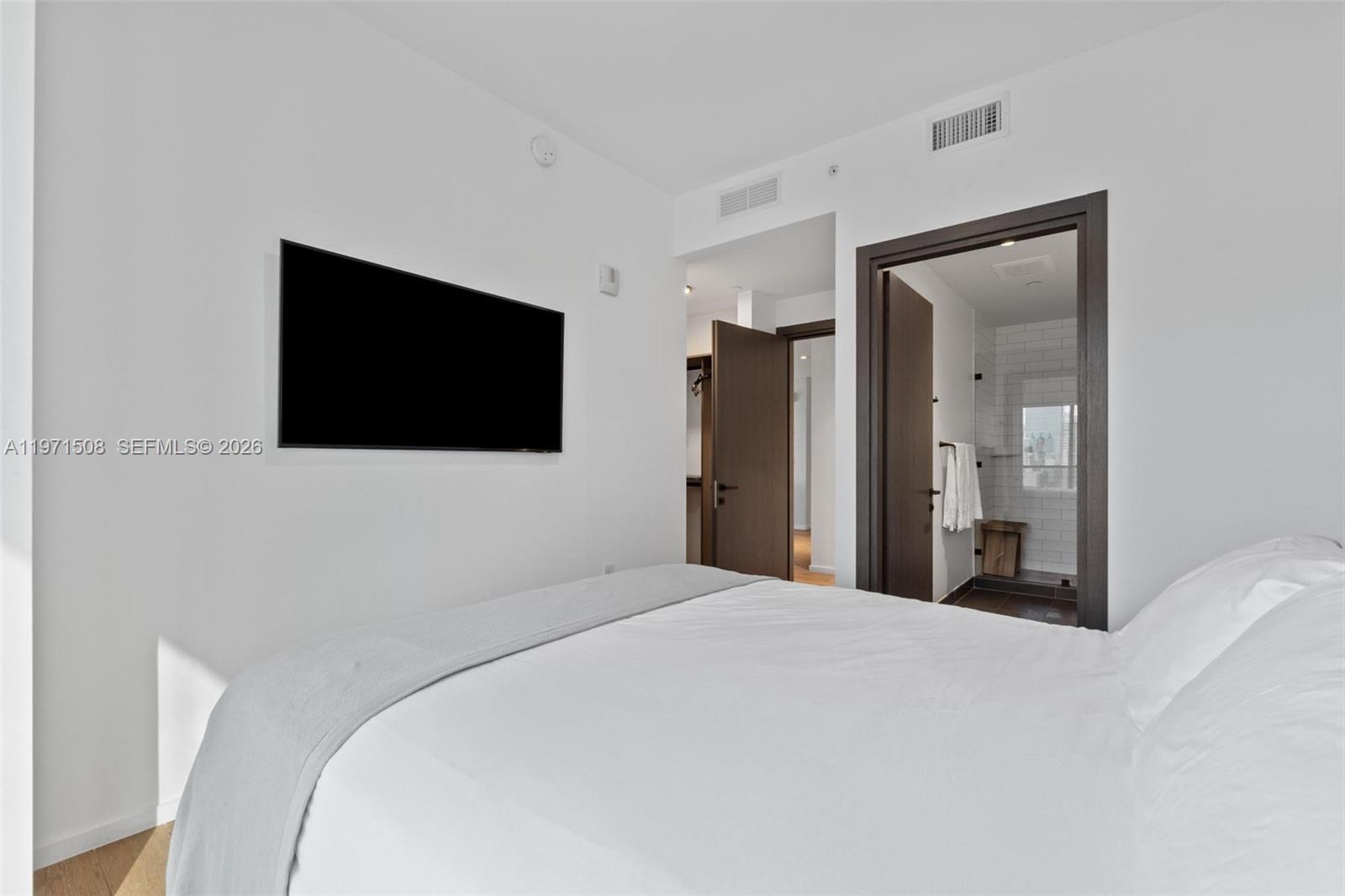 398 NE 5th St #3218 Miami, FL 33132