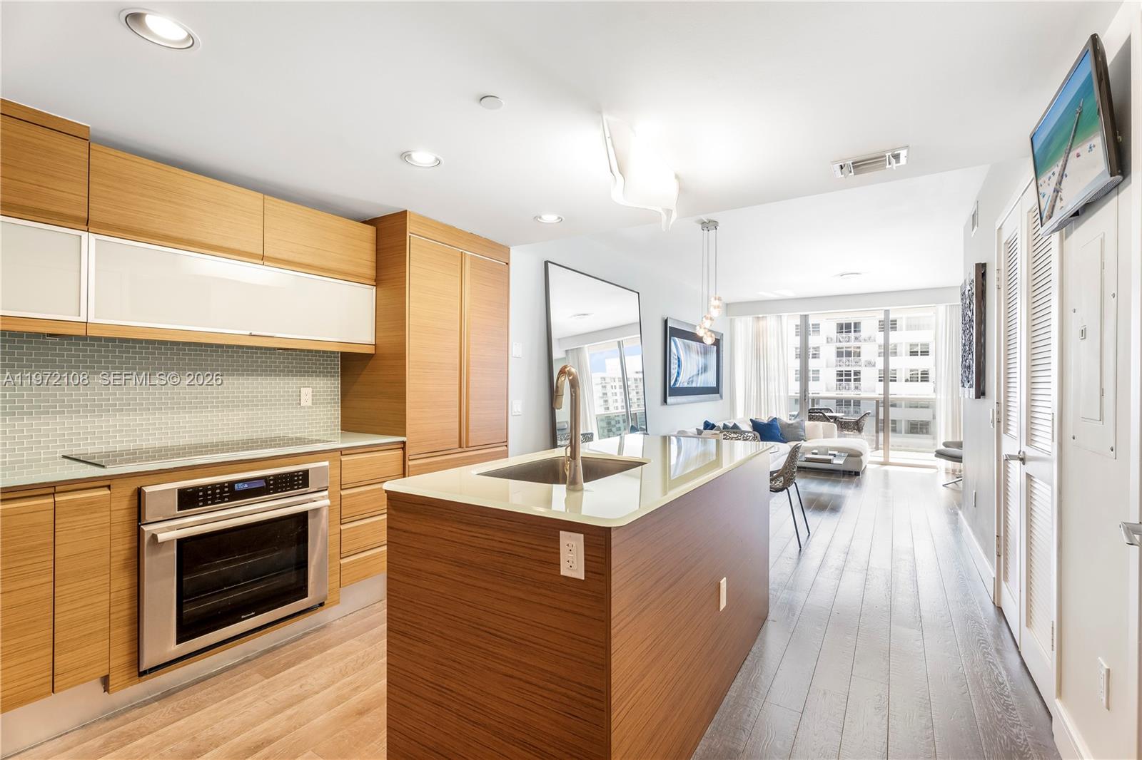 5875 Collins Ave #1004 Miami Beach, FL 33140