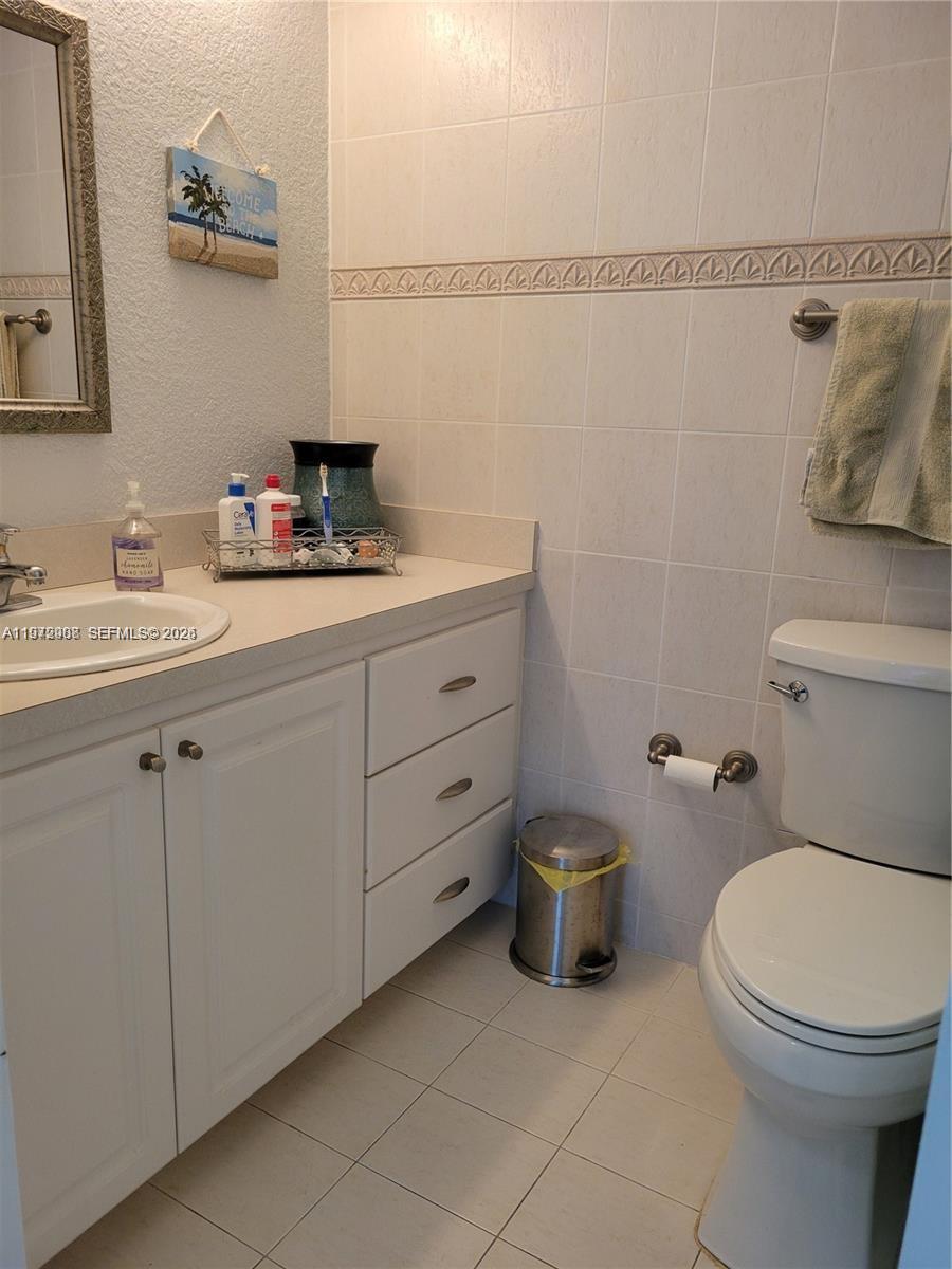 2655 Collins Ave #1404 Miami Beach, FL 33140