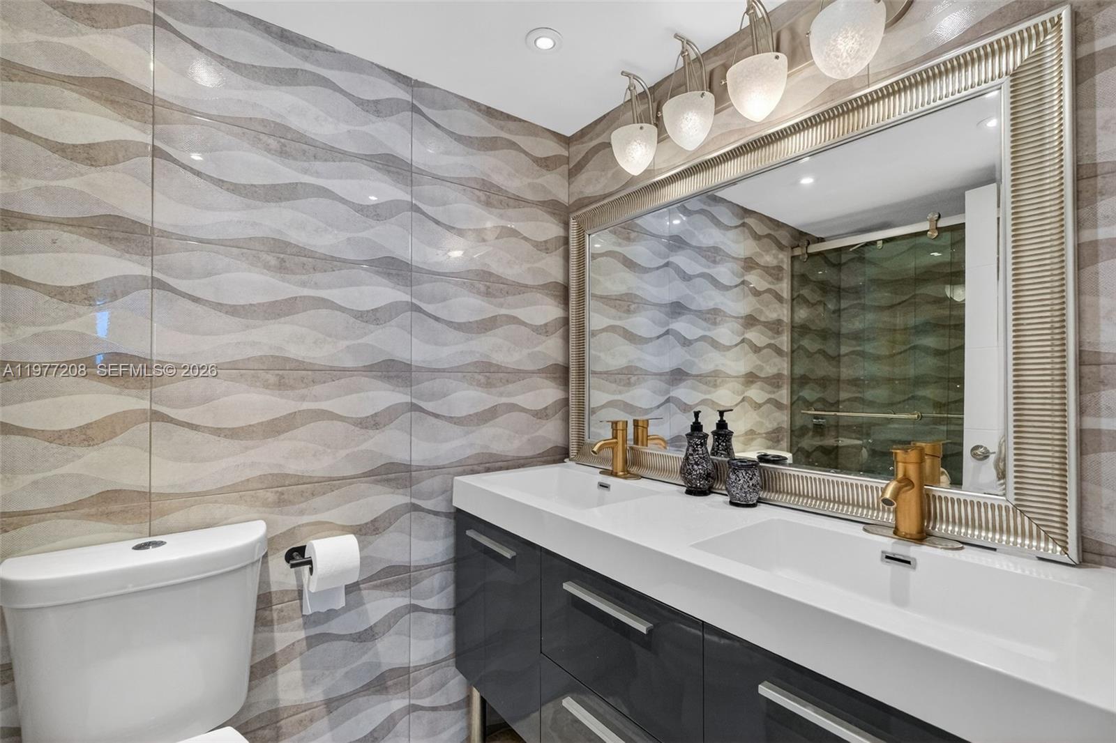 2655 Collins Ave #1407 Miami Beach, FL 33140