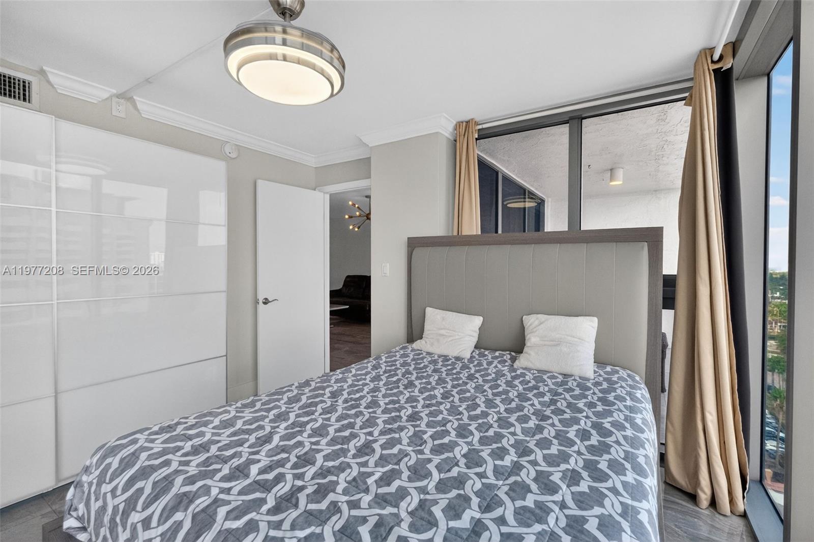 2655 Collins Ave #1407 Miami Beach, FL 33140