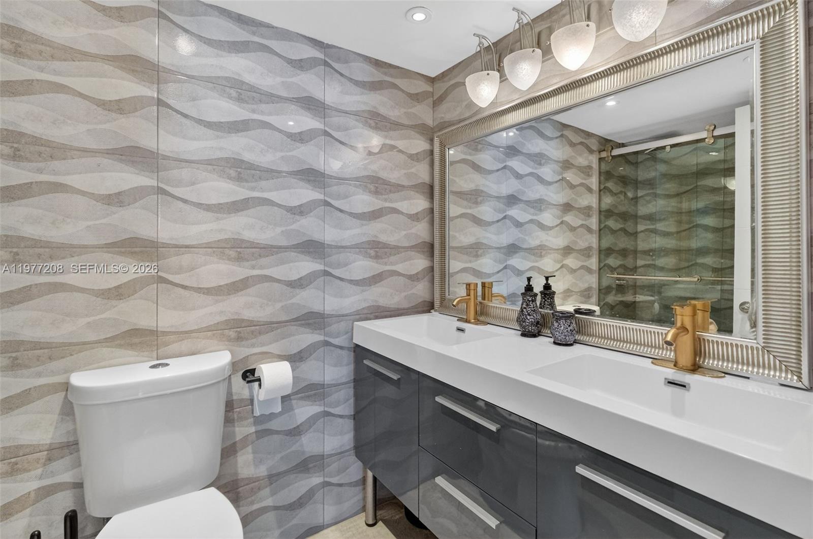 2655 Collins Ave #1407 Miami Beach, FL 33140