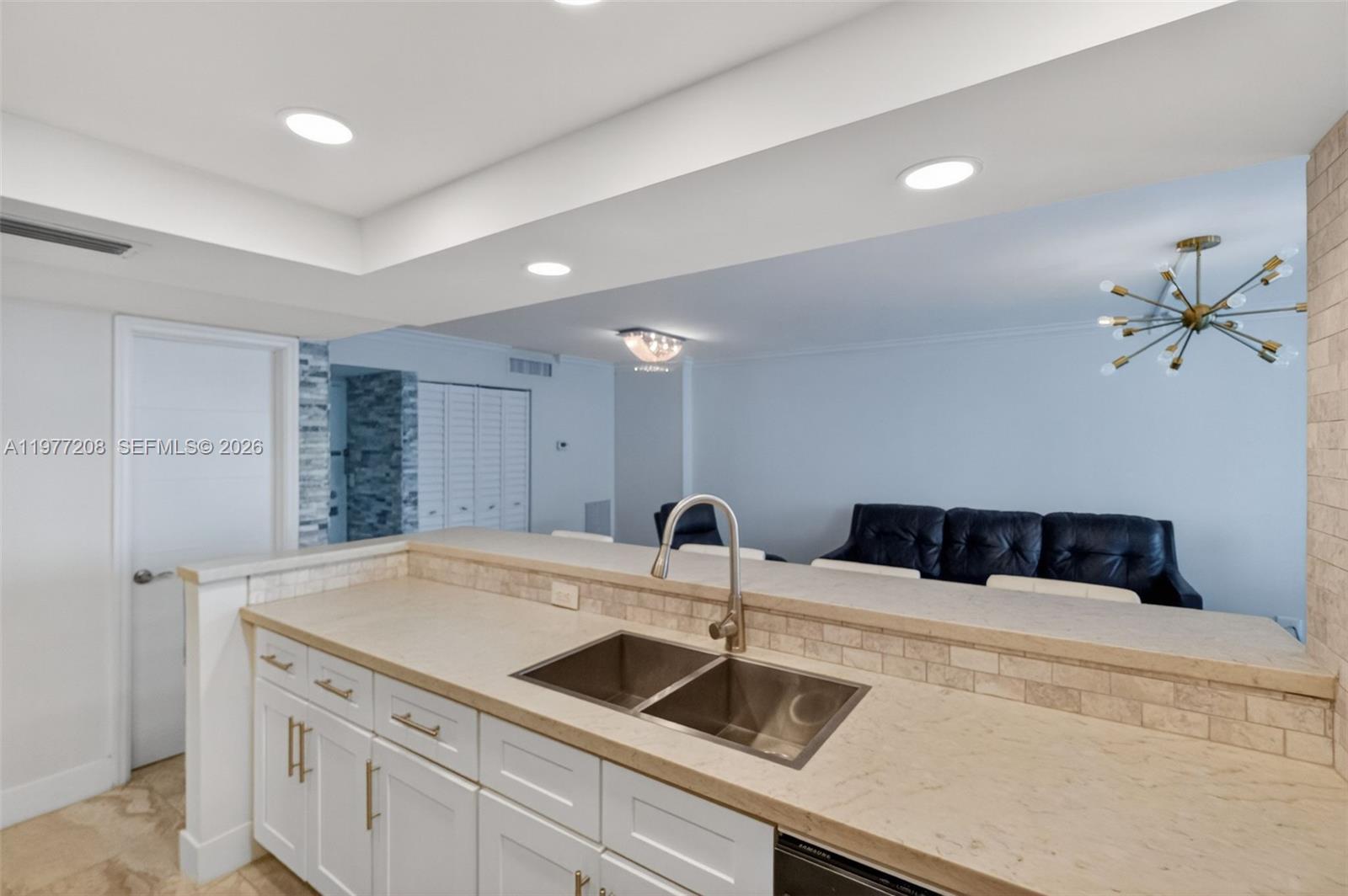 2655 Collins Ave #1407 Miami Beach, FL 33140