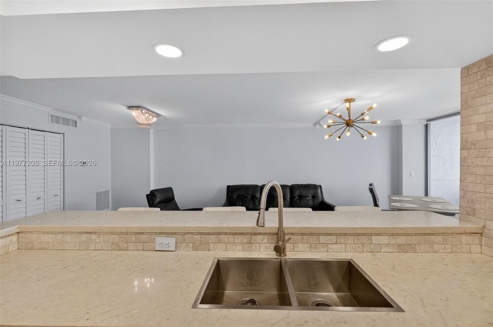 2655 Collins Ave #1407 Miami Beach, FL 33140