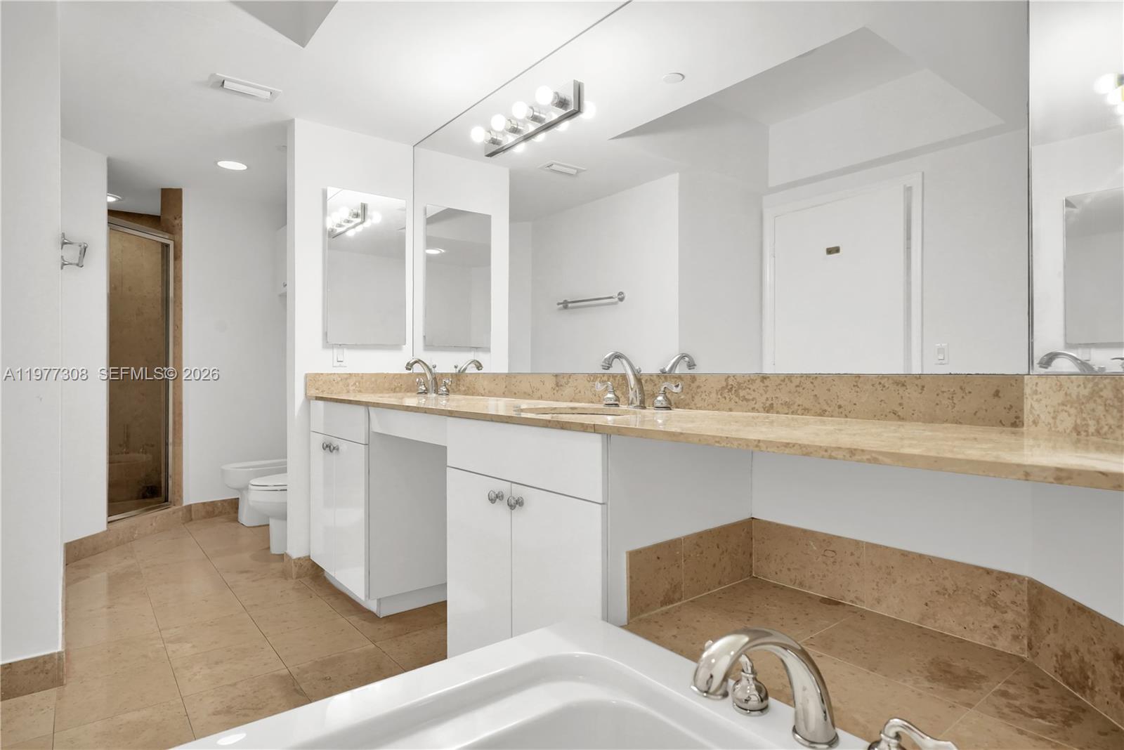 image Blue Diamond28