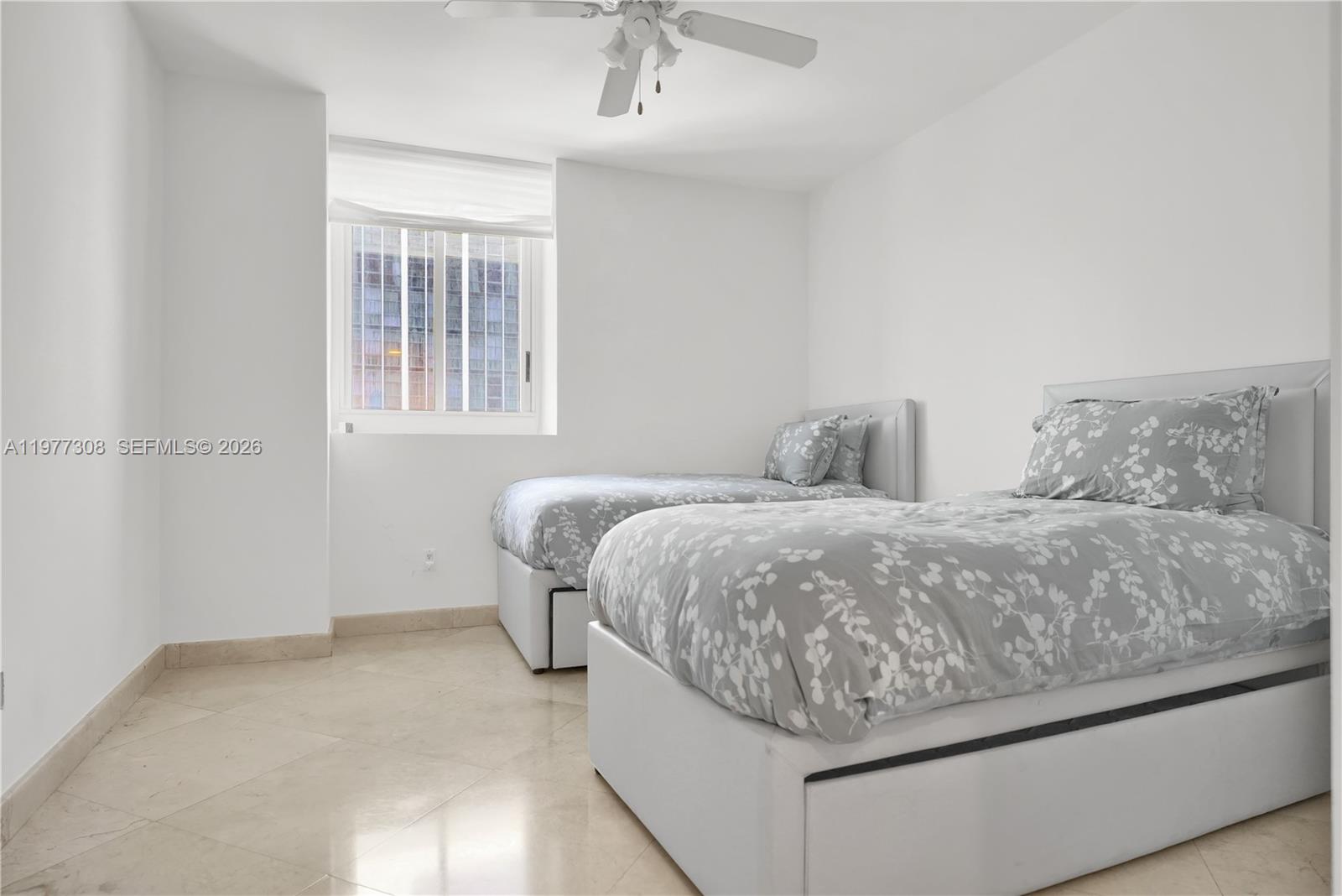 image Blue Diamond35