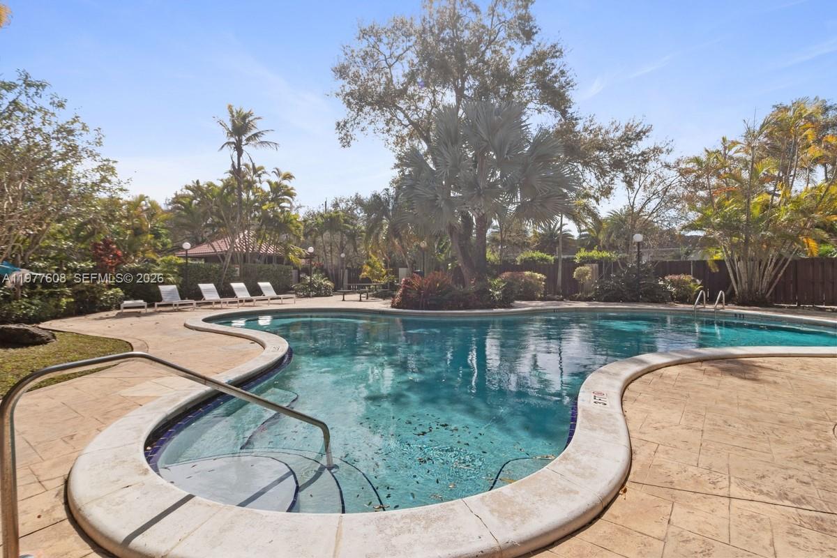 6902 N Kendall Dr #E403 Pinecrest, FL 33156