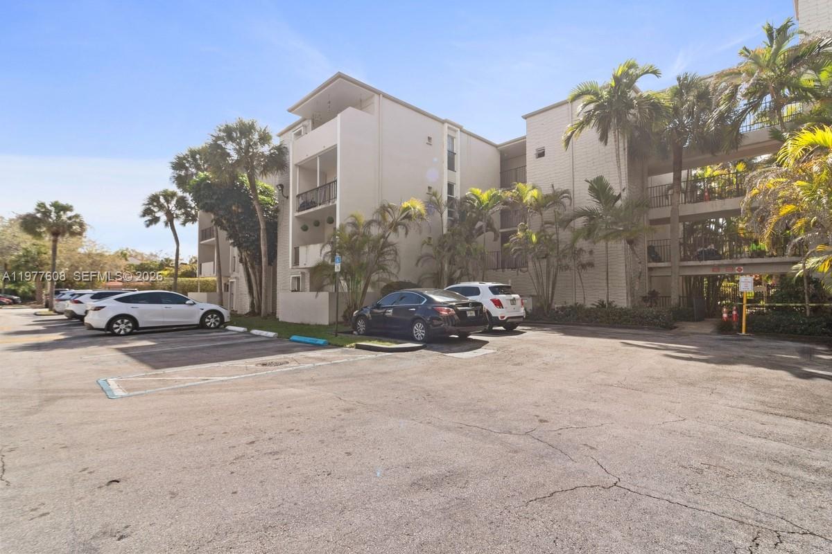 6902 N Kendall Dr #E403 Pinecrest, FL 33156