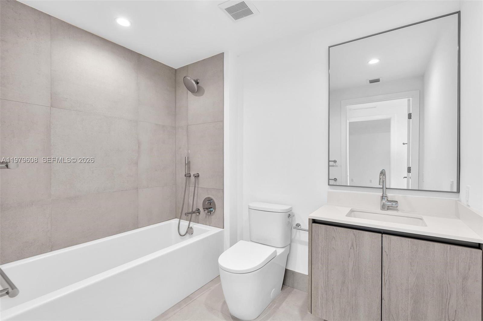 image La Baia Bay Harbor20