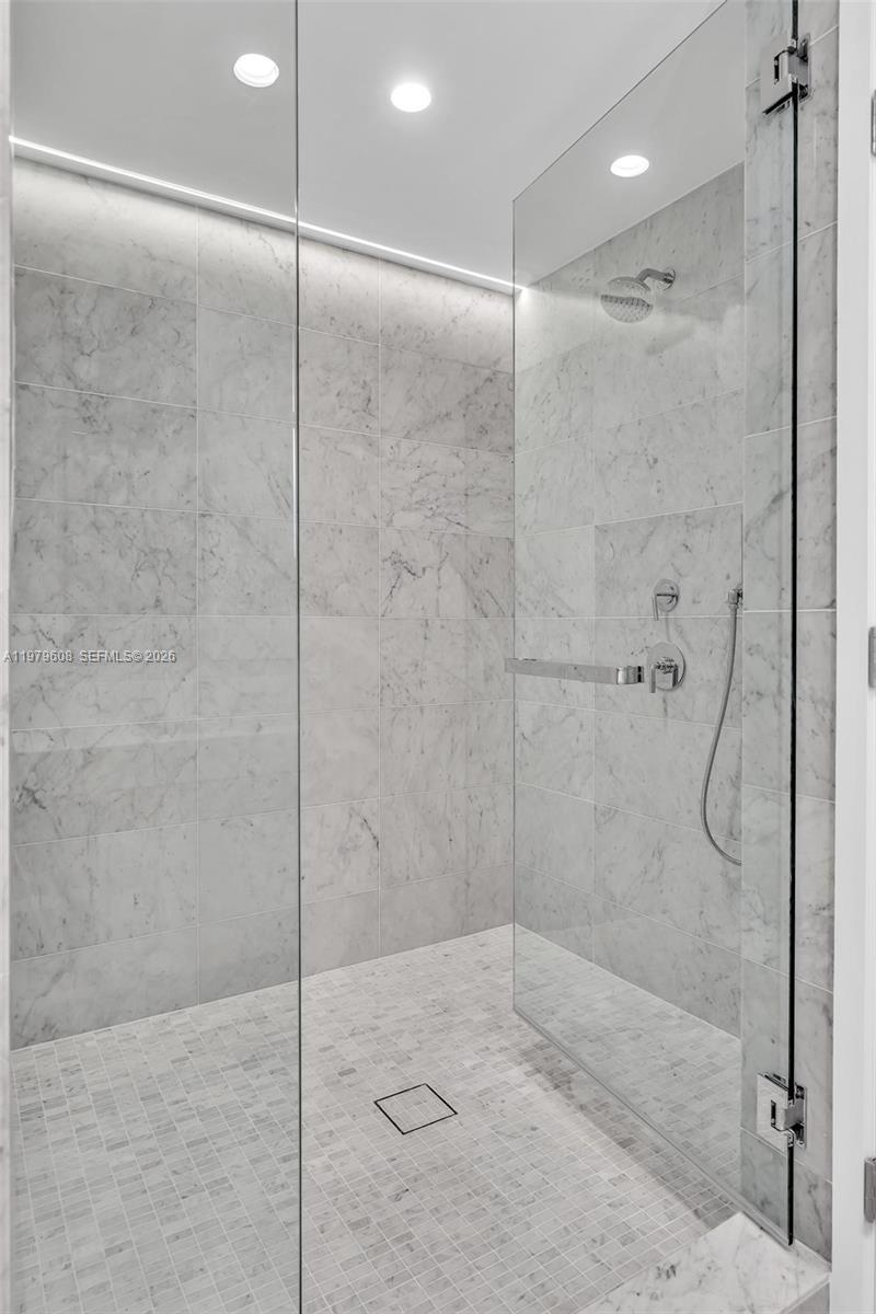 image La Baia Bay Harbor26