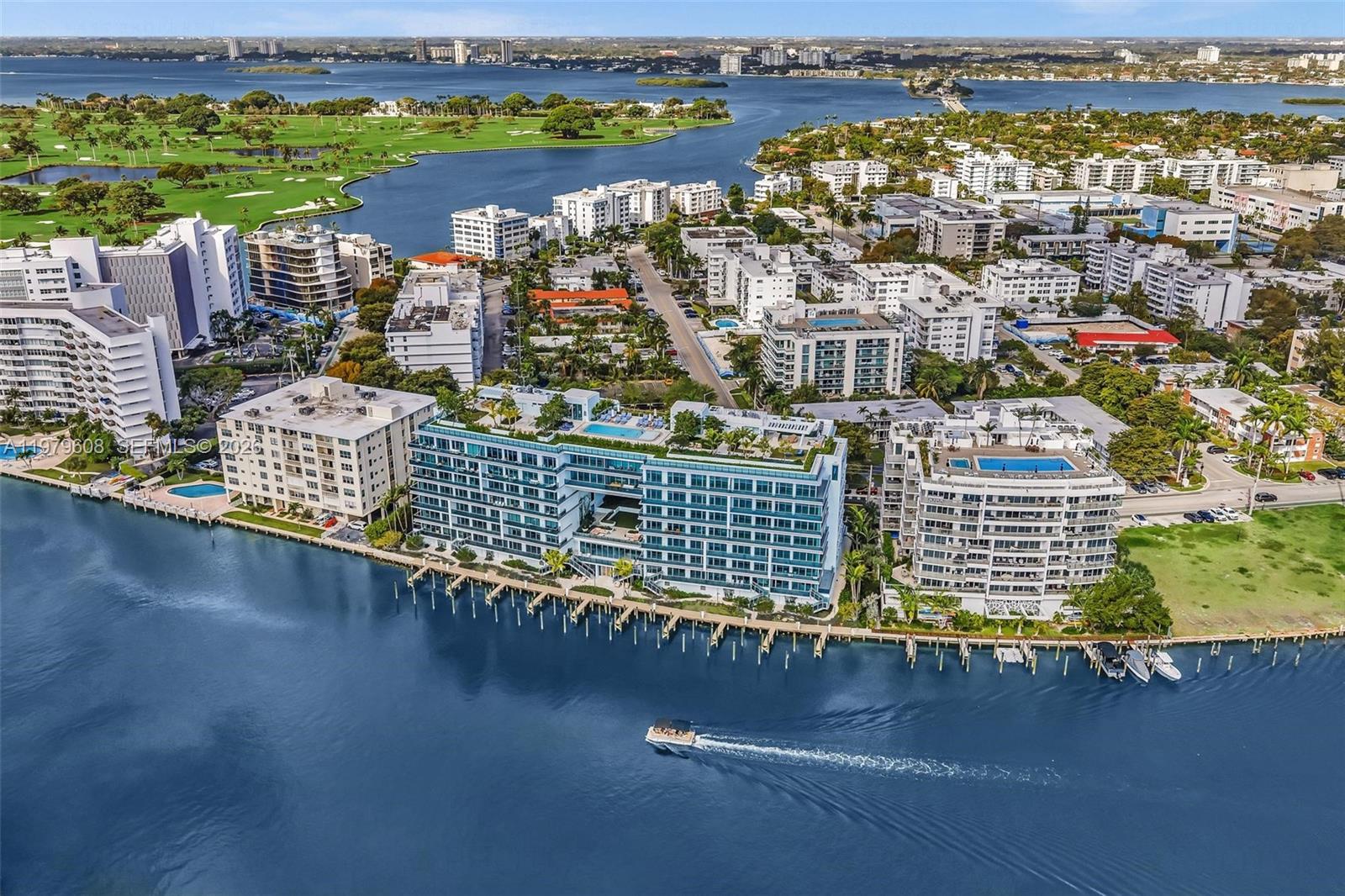 image La Baia Bay Harbor37