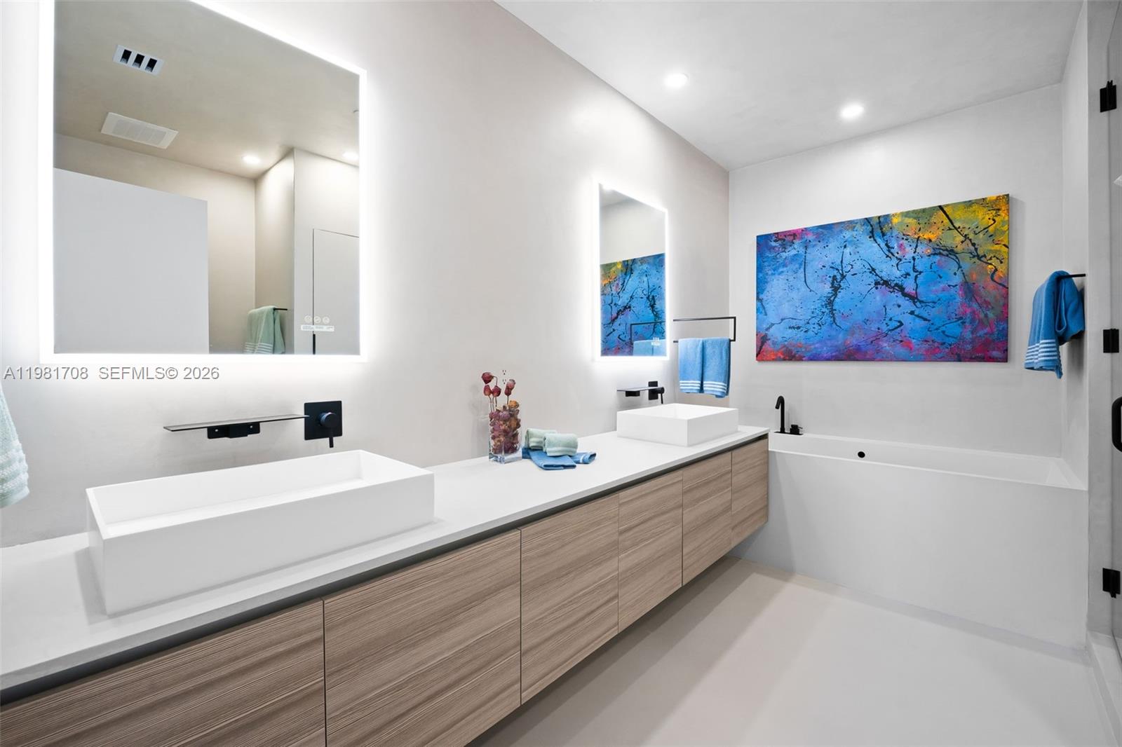 121 NE 34th St #PH3204 Miami, FL 33137