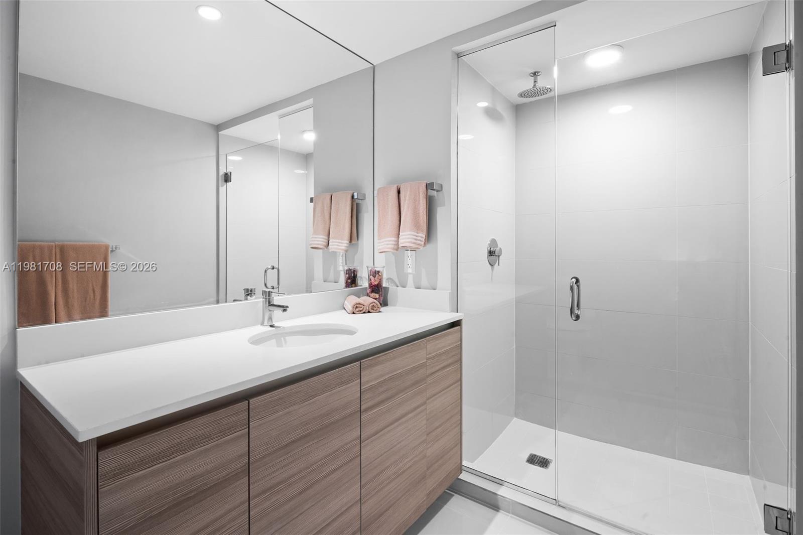 121 NE 34th St #PH3204 Miami, FL 33137