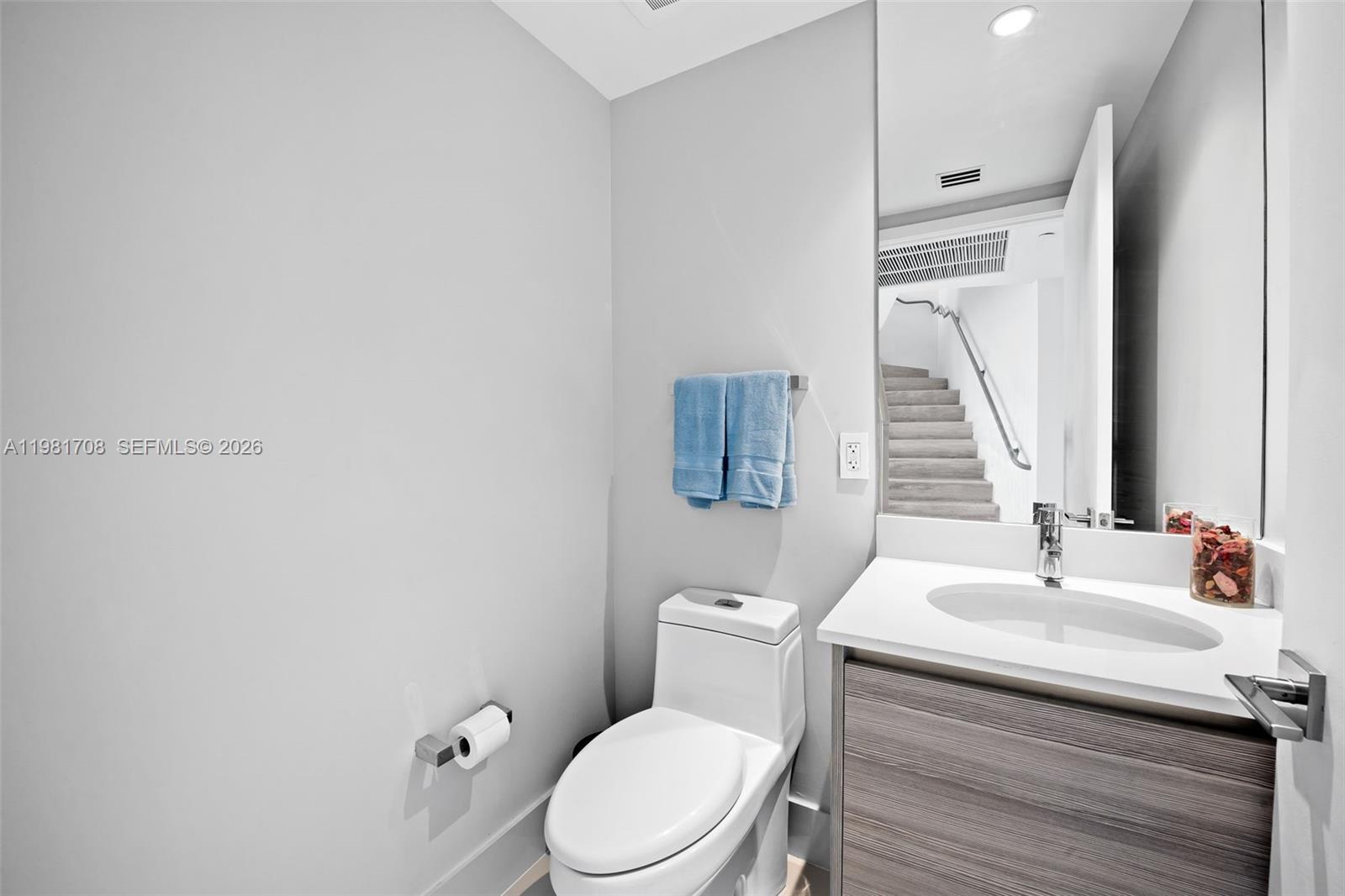 121 NE 34th St #PH3204 Miami, FL 33137