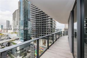 45 SW 9th St #1701 Miami, FL 33130