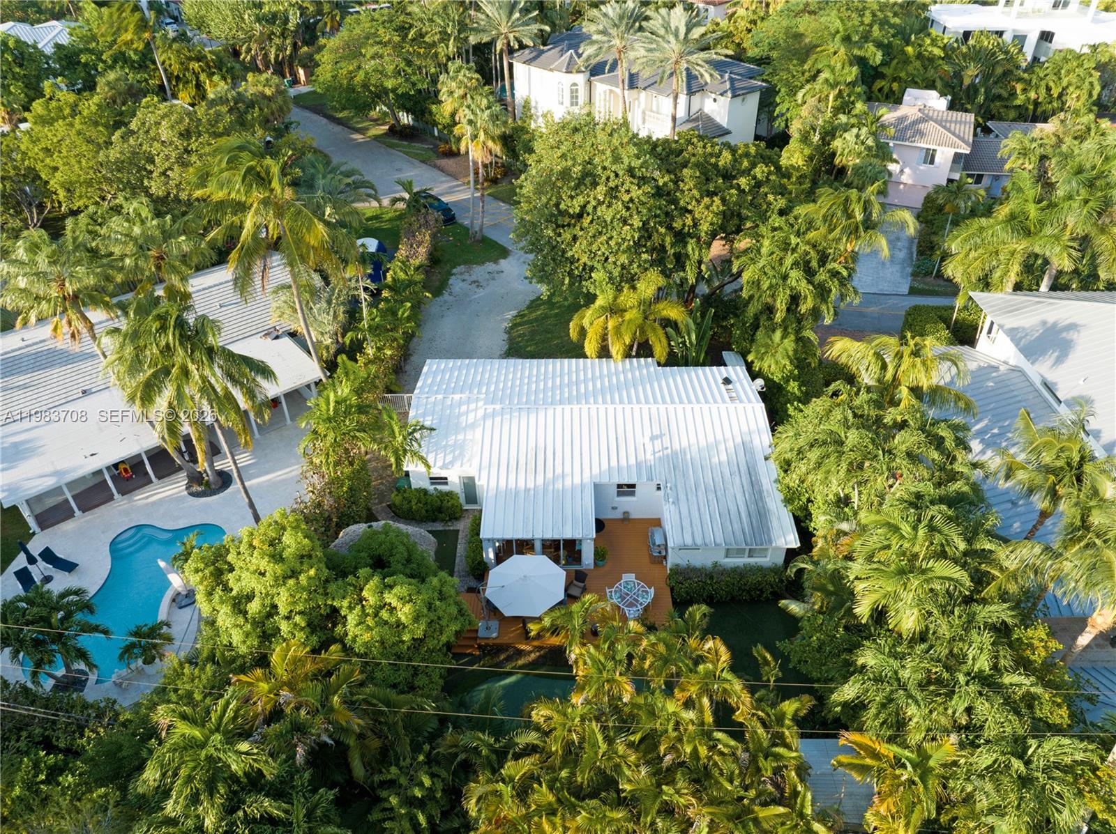 310 Greenwood Dr Key Biscayne, FL 33149