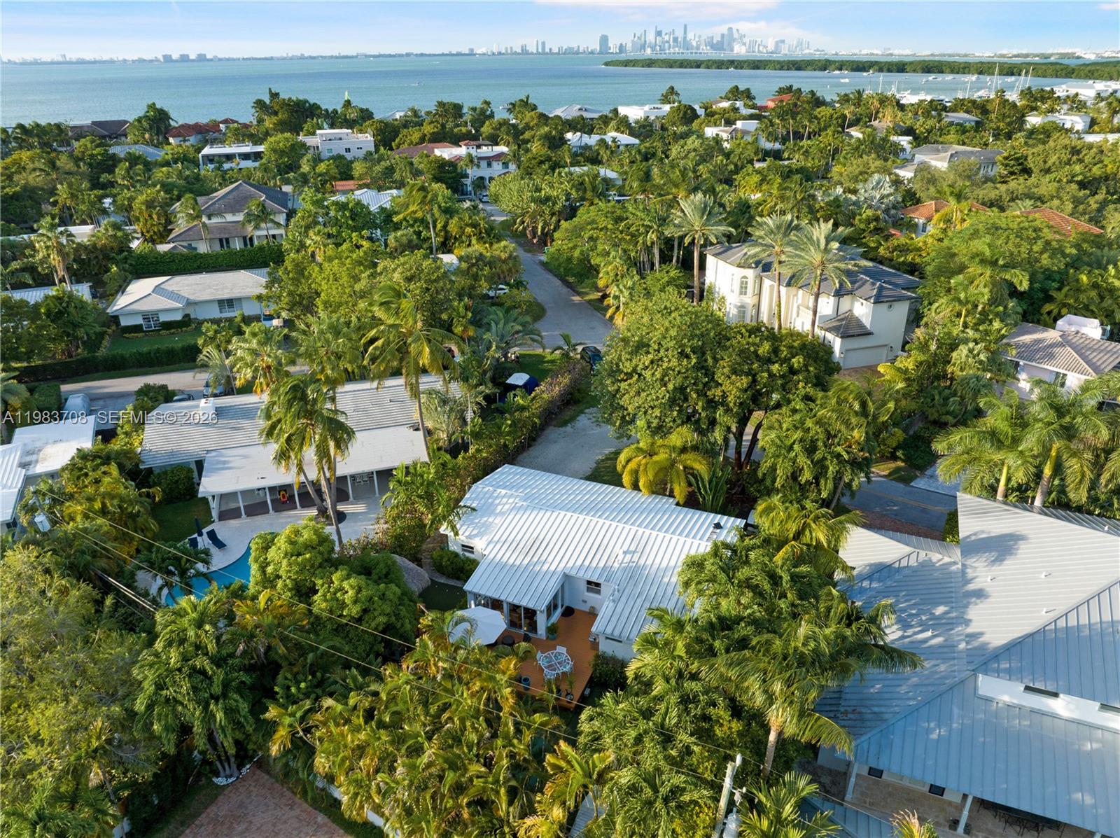 310 Greenwood Dr Key Biscayne, FL 33149