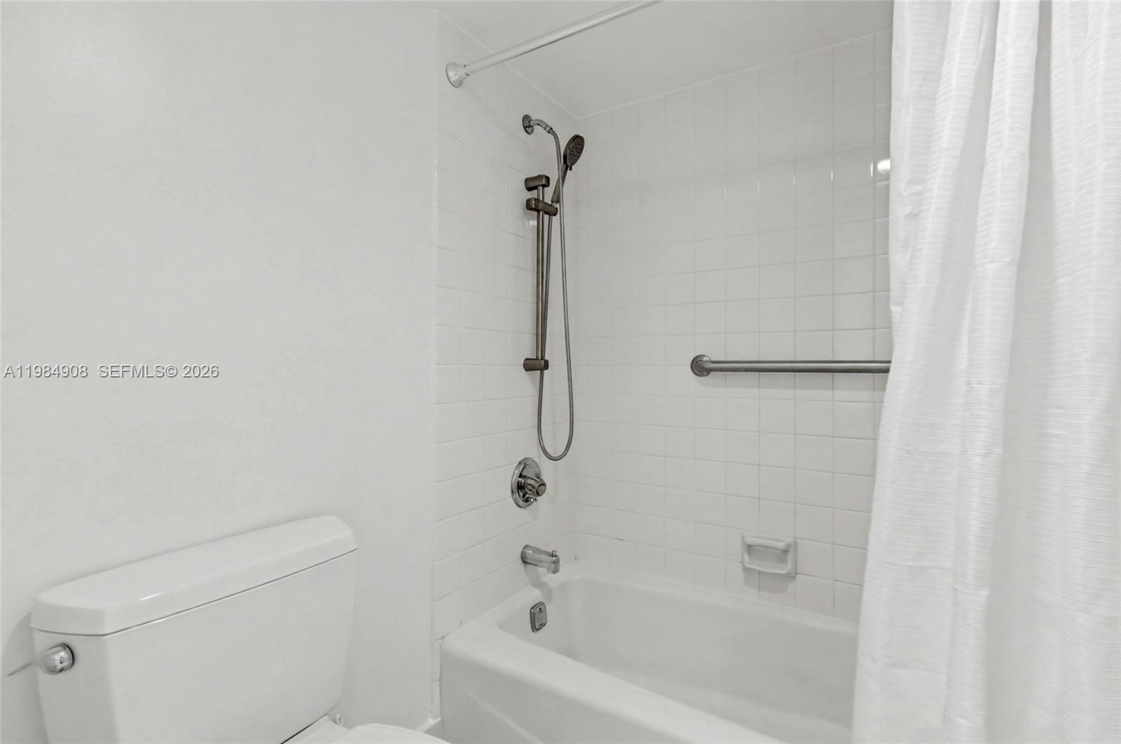 3970 Oaks Clubhouse Dr #407 Pompano Beach, FL 33069