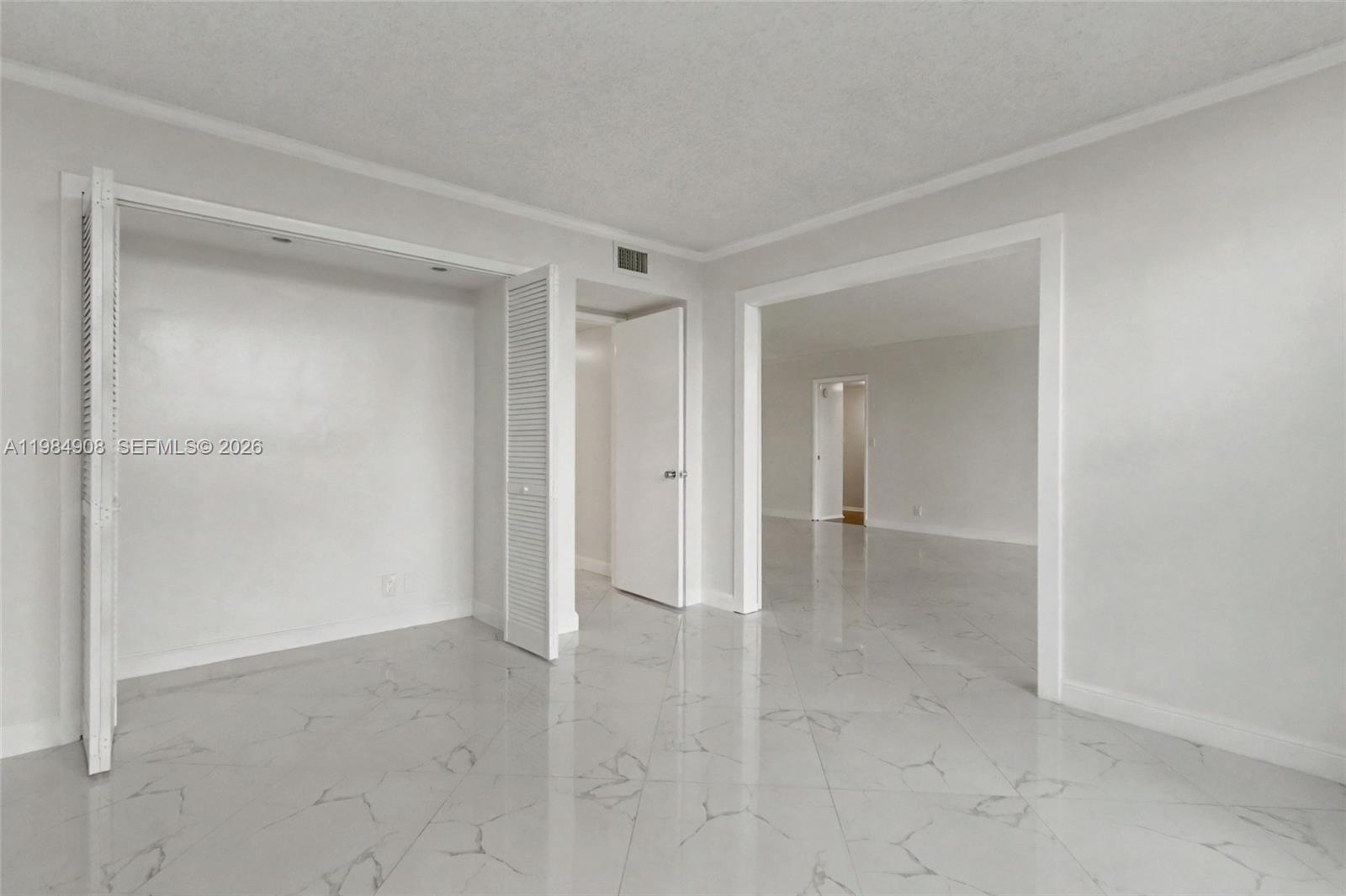 3970 Oaks Clubhouse Dr #407 Pompano Beach, FL 33069