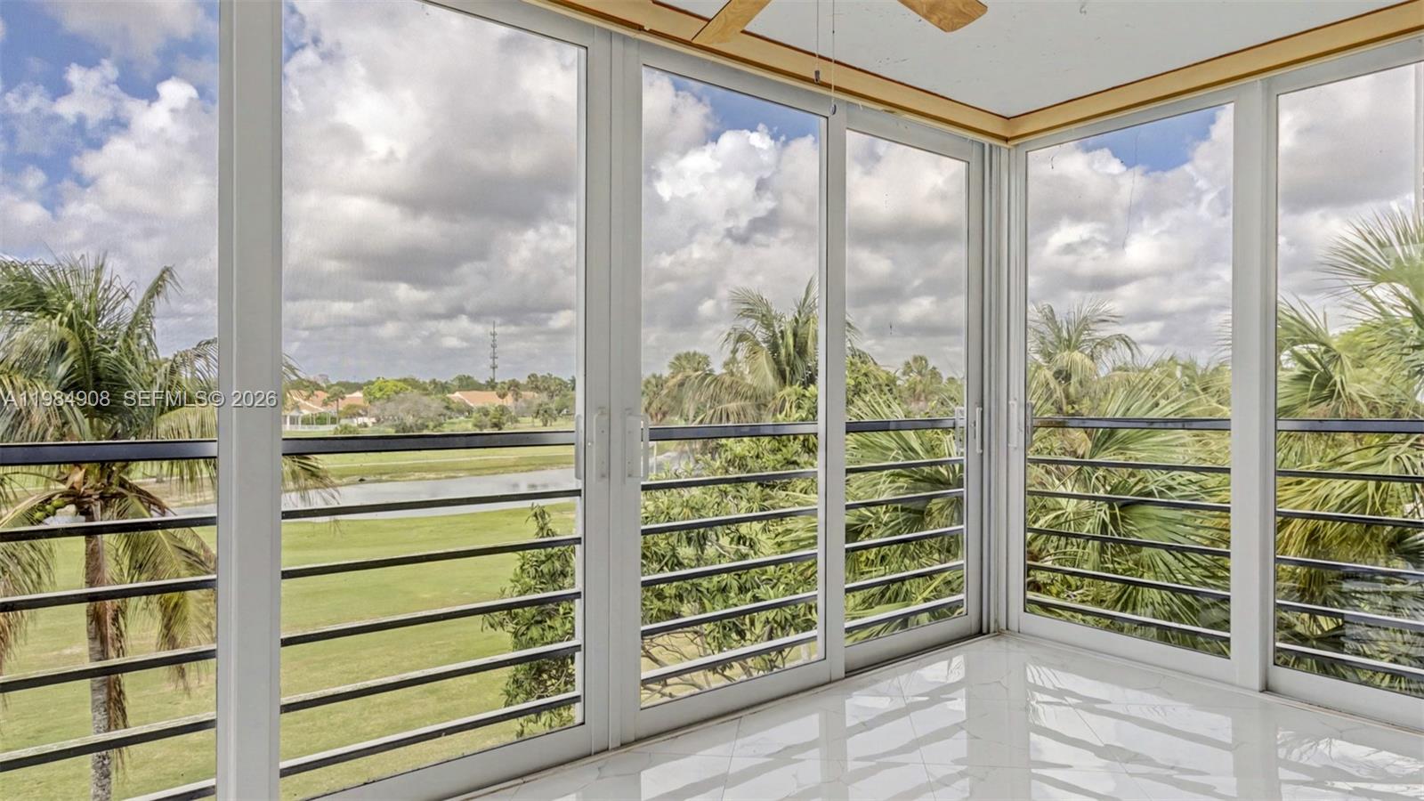 3970 Oaks Clubhouse Dr #407 Pompano Beach, FL 33069