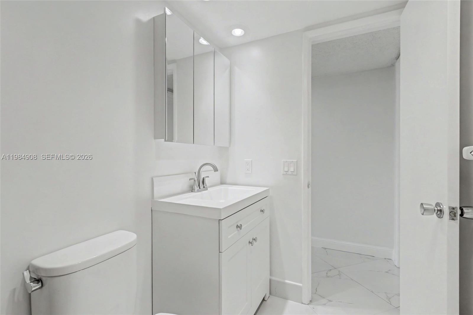 3970 Oaks Clubhouse Dr #407 Pompano Beach, FL 33069