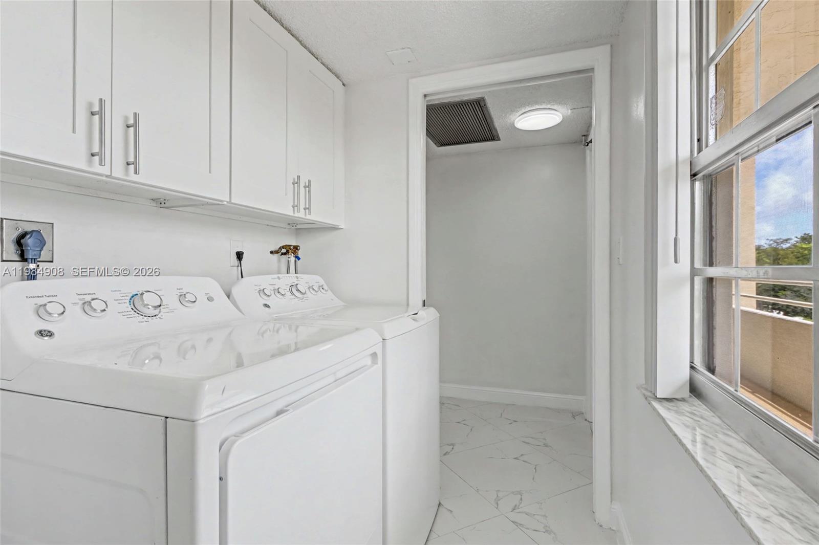 3970 Oaks Clubhouse Dr #407 Pompano Beach, FL 33069