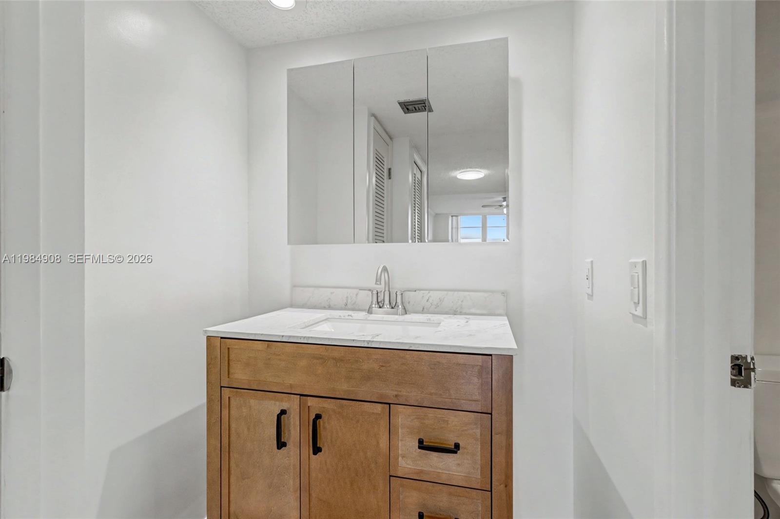 3970 Oaks Clubhouse Dr #407 Pompano Beach, FL 33069