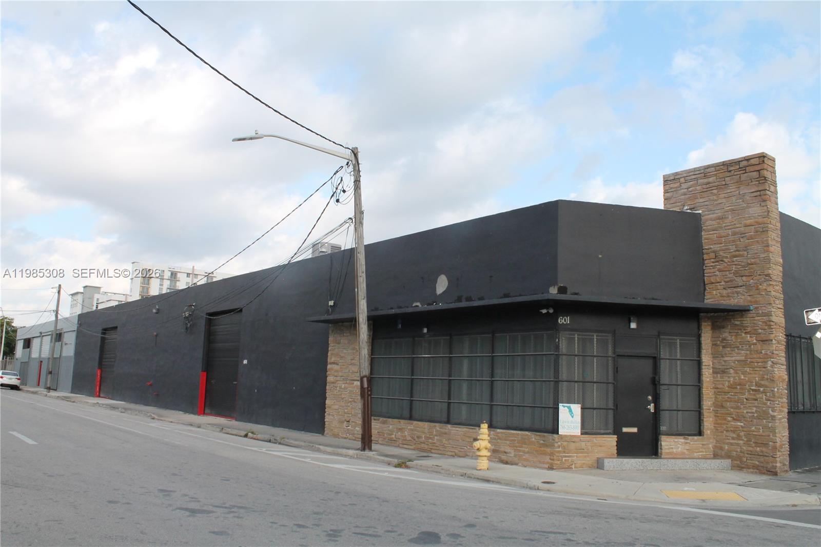 601 NW 11th St Miami, FL 33136