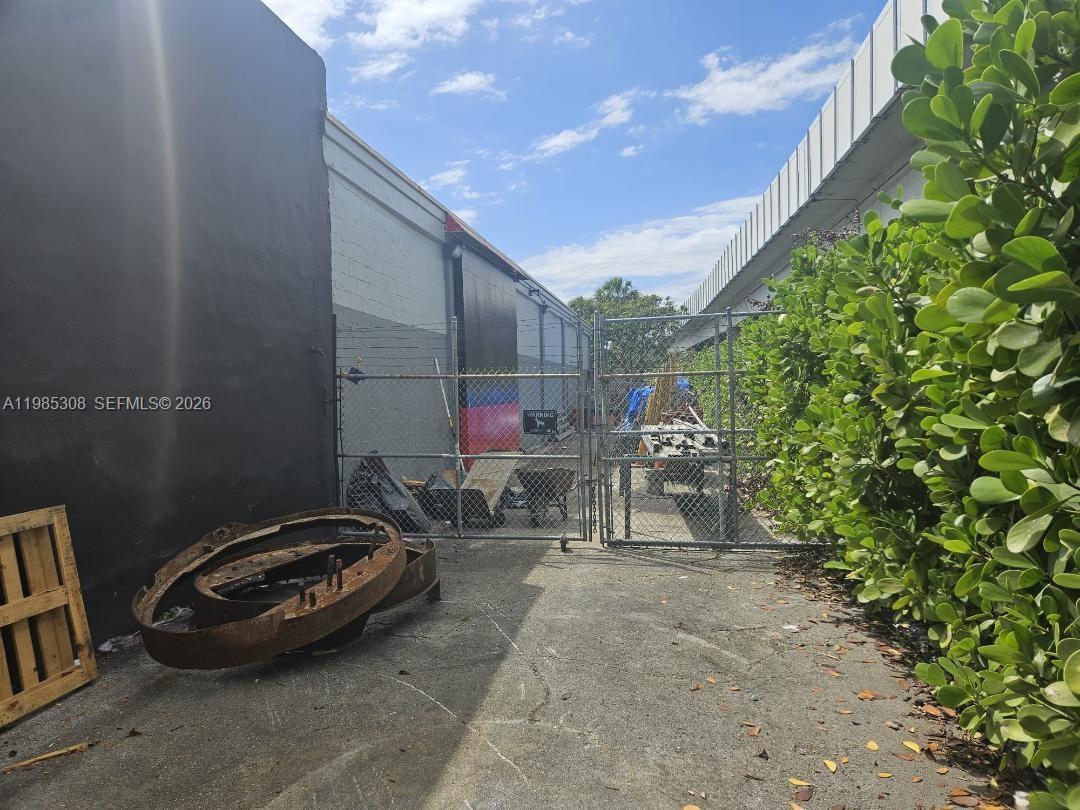 601 NW 11th St Miami, FL 33136