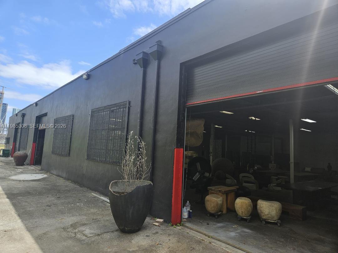 601 NW 11th St Miami, FL 33136