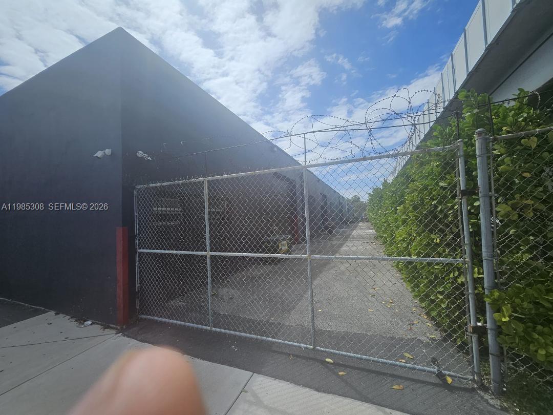 601 NW 11th St Miami, FL 33136