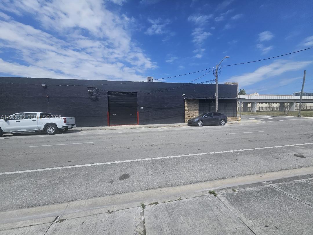 601 NW 11th St Miami, FL 33136