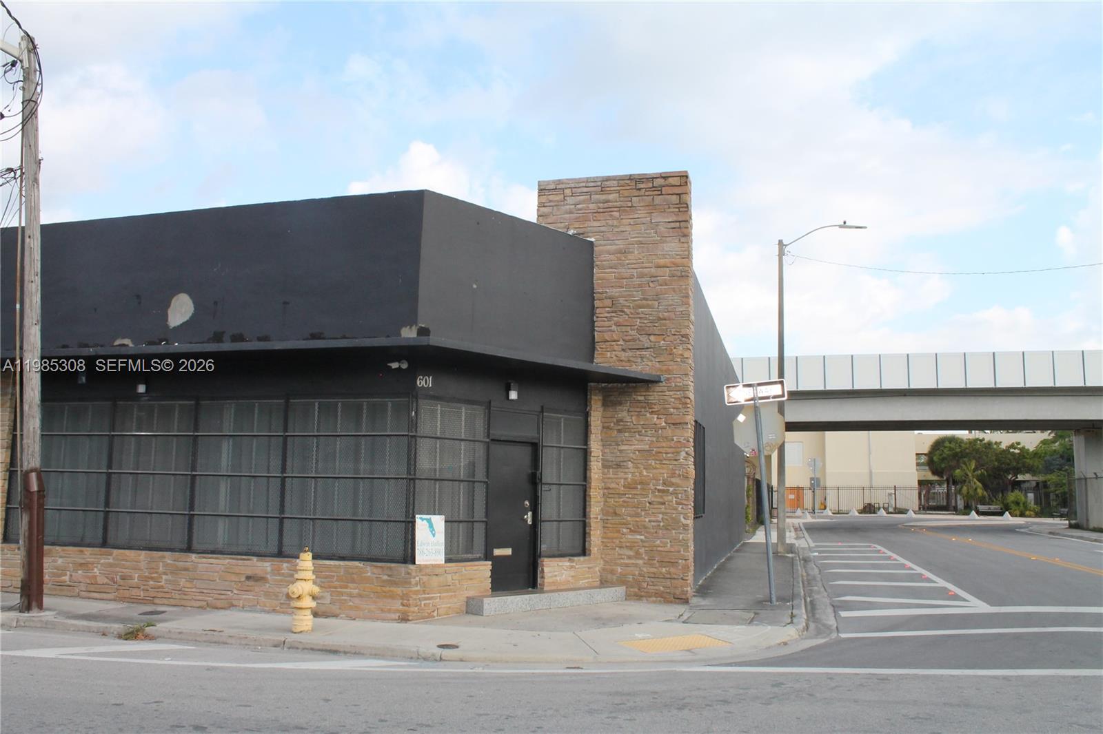 601 NW 11th St Miami, FL 33136