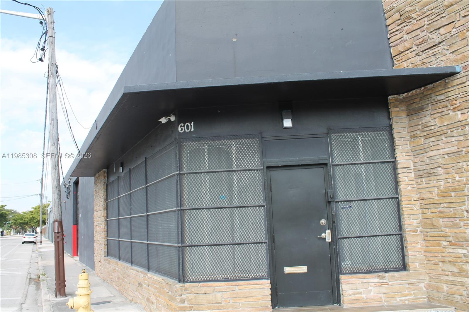 601 NW 11th St Miami, FL 33136