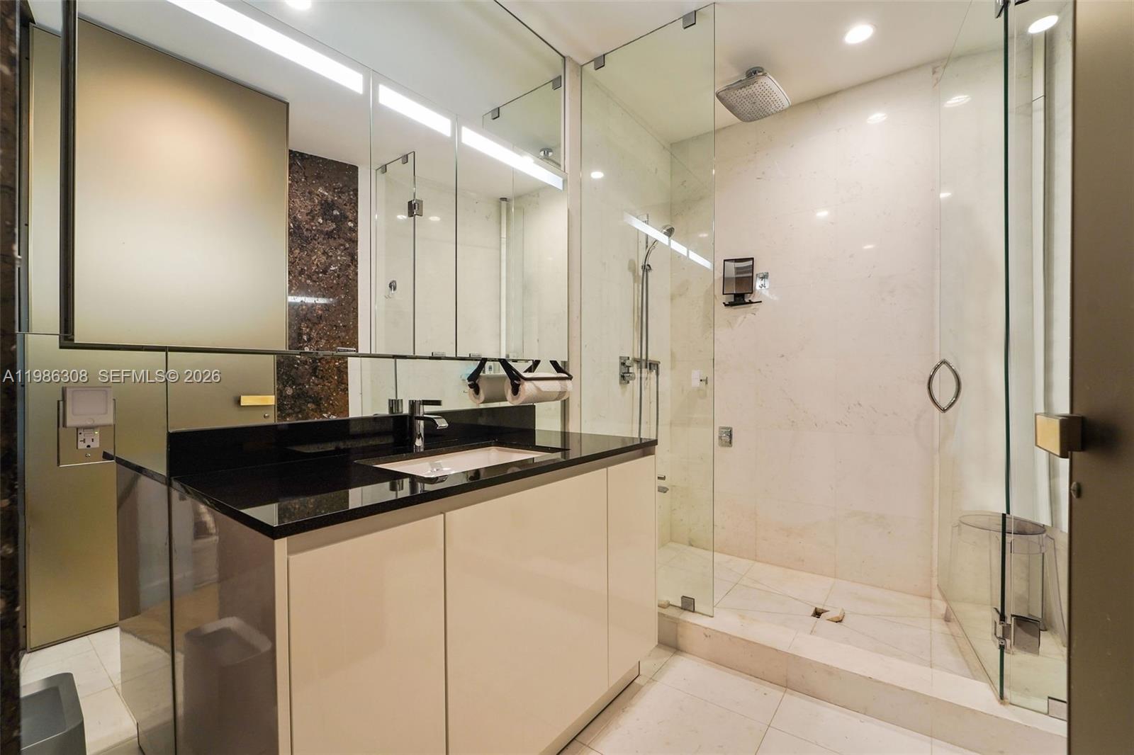 18555 Collins Ave #2201 Sunny Isles Beach, FL 33160