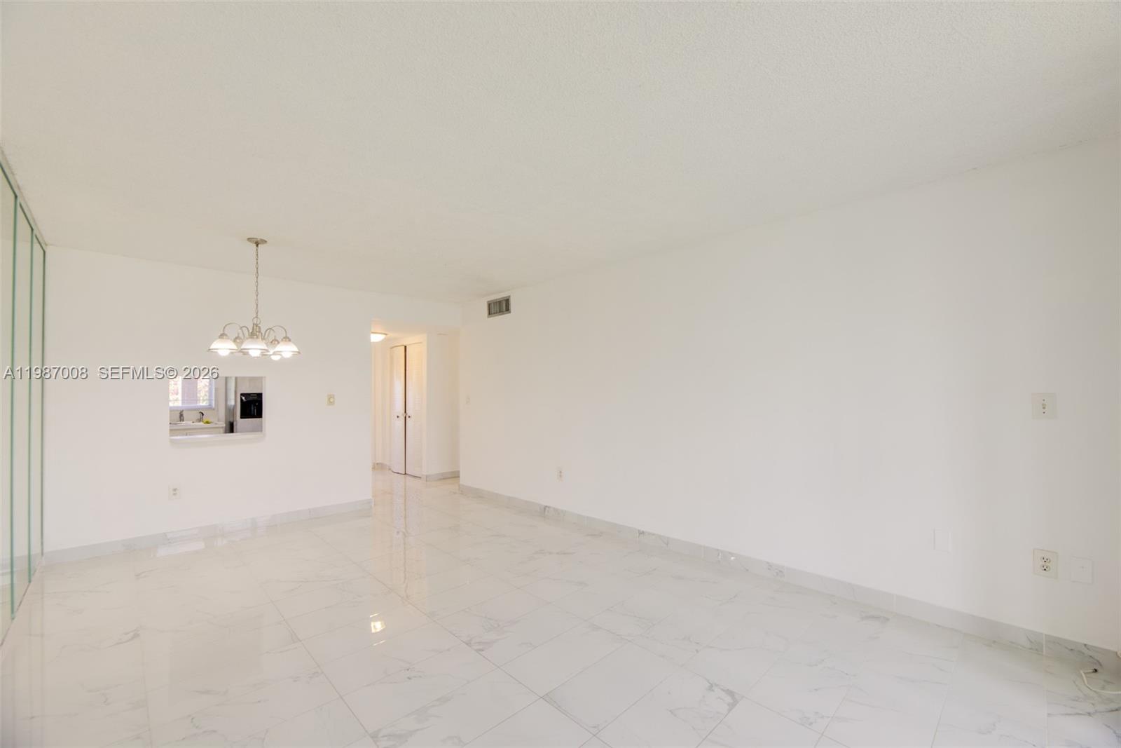 8951 Sunrise Lks Blvd #105 Sunrise, FL 33322