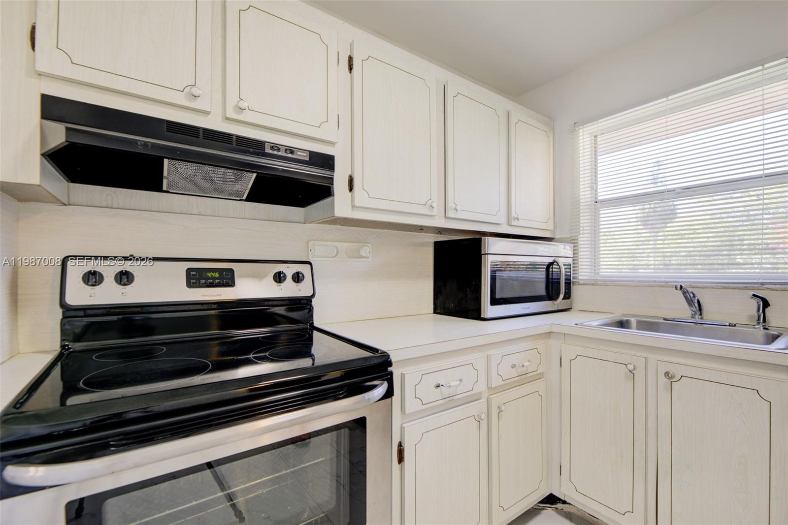 8951 Sunrise Lks Blvd #105 Sunrise, FL 33322