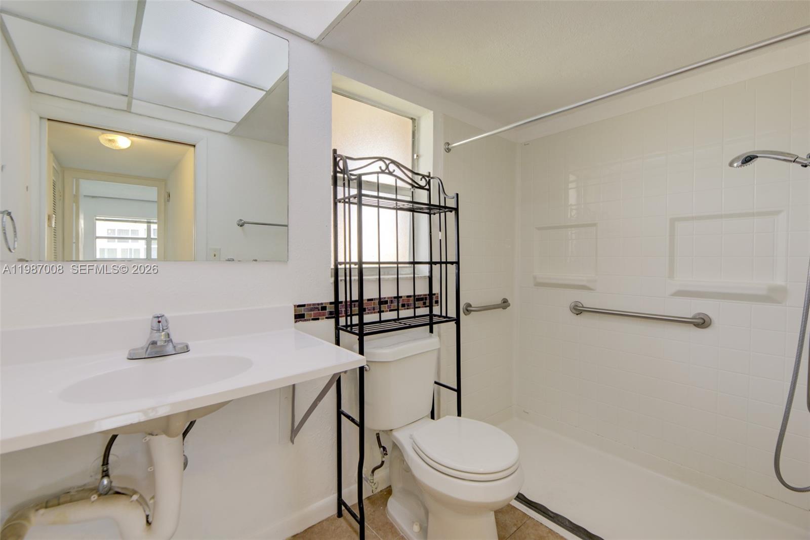 8951 Sunrise Lks Blvd #105 Sunrise, FL 33322