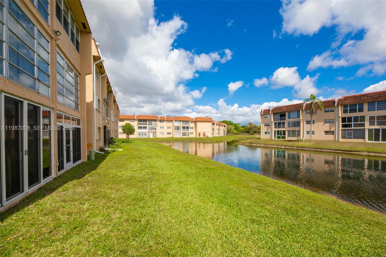8951 Sunrise Lks Blvd #105 Sunrise, FL 33322