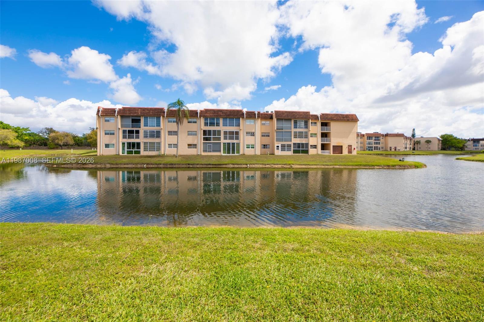 8951 Sunrise Lks Blvd #105 Sunrise, FL 33322