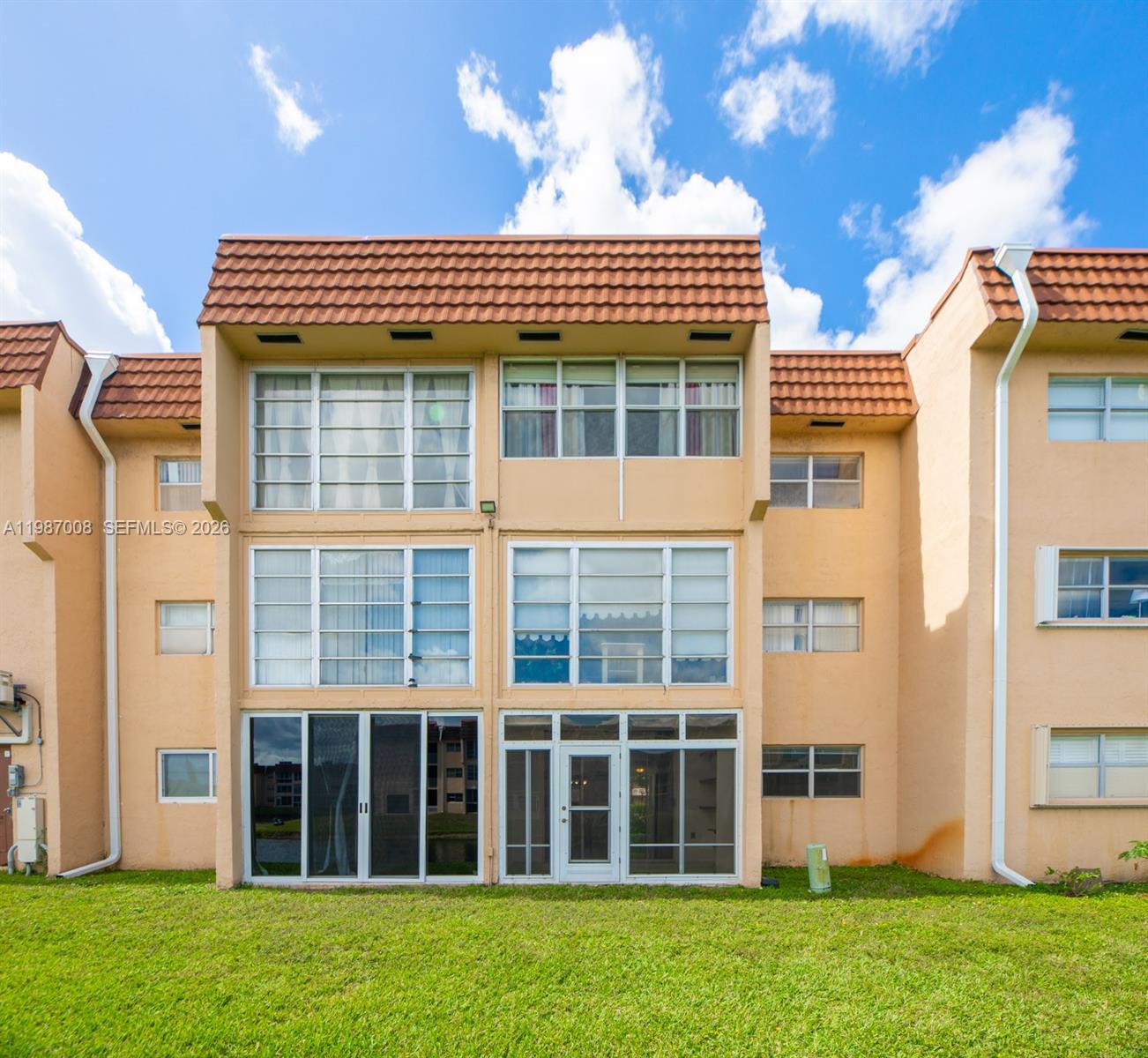 8951 Sunrise Lks Blvd #105 Sunrise, FL 33322
