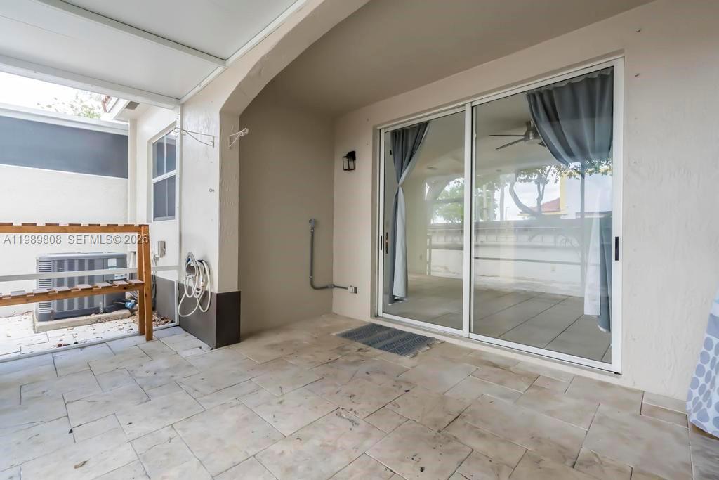 102 Riverwalk Cir Sunrise, FL 33326