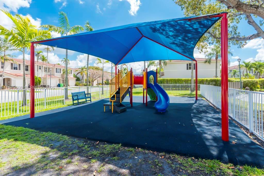 102 Riverwalk Cir Sunrise, FL 33326